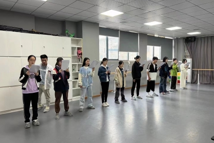 演員夢從這里開始,談表演學校背后的辛酸